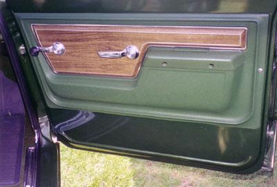 1972 Door Panels Chevrolet Cheyenne and GMC Sierra Scroll Medium Green Pickup Truck